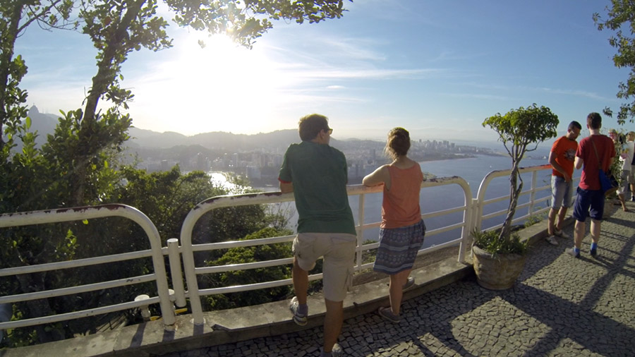 tourists-morro-da-urca