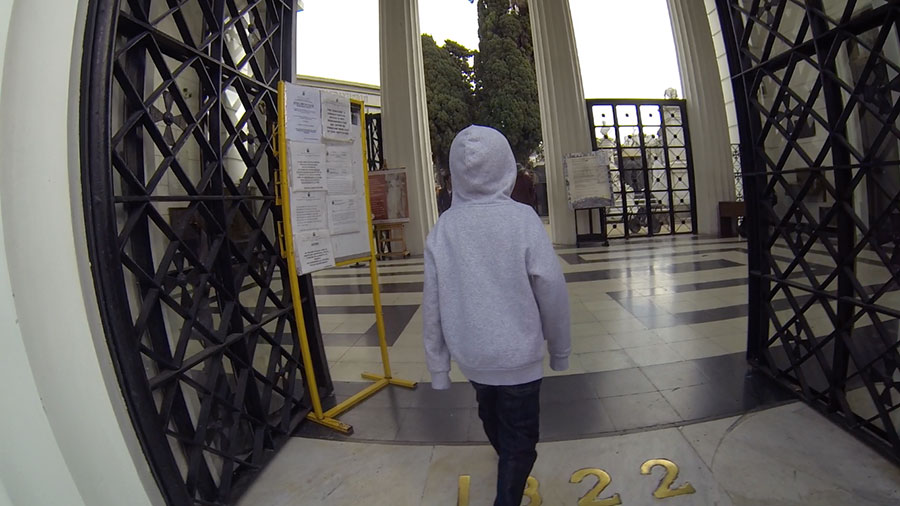 entering-recoleta-cemetary